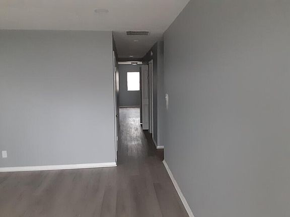 5th image of 2947 N Lasalle St
