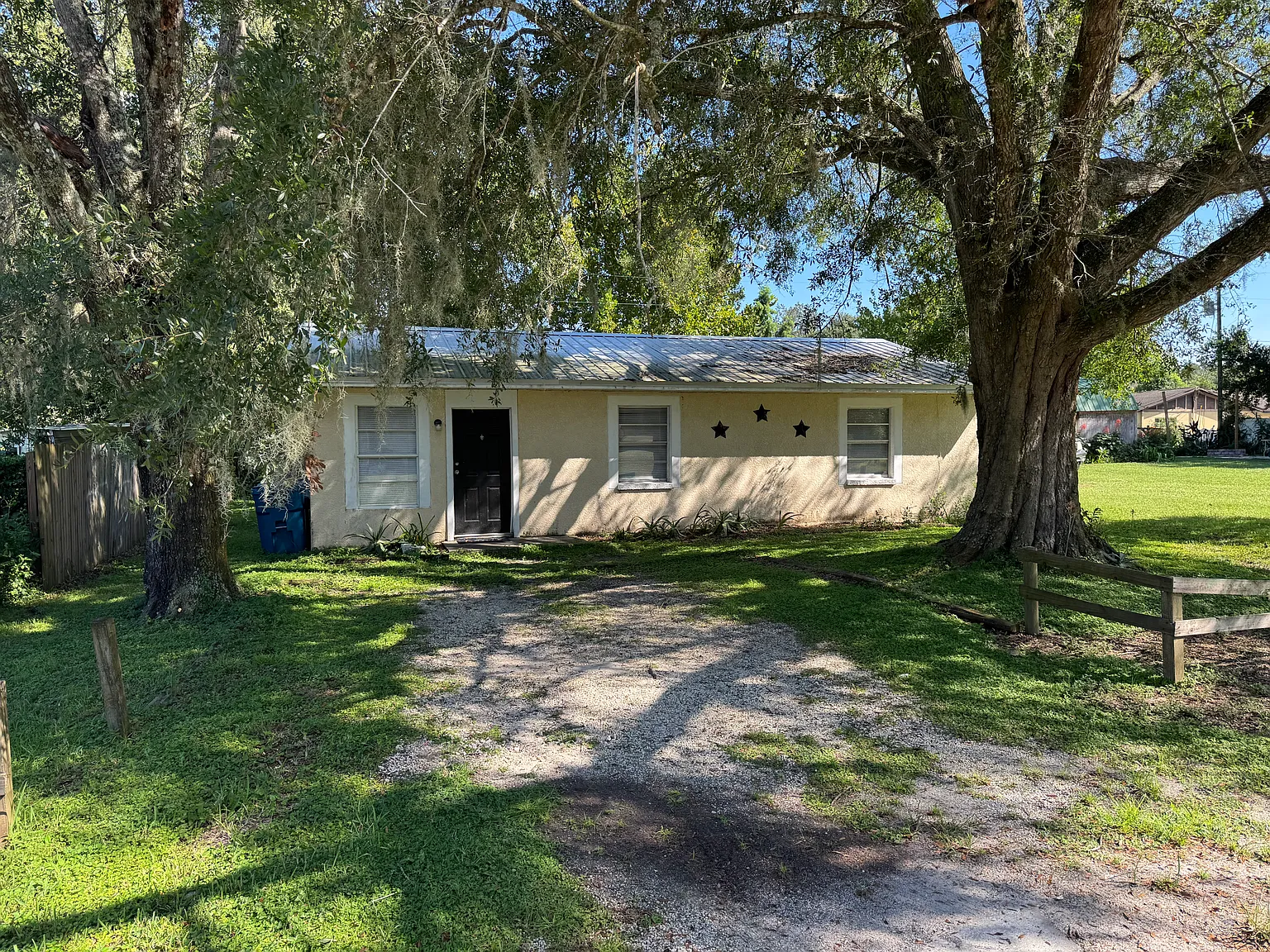 3 bed, 936 sqft, $1,500 — Photo 1