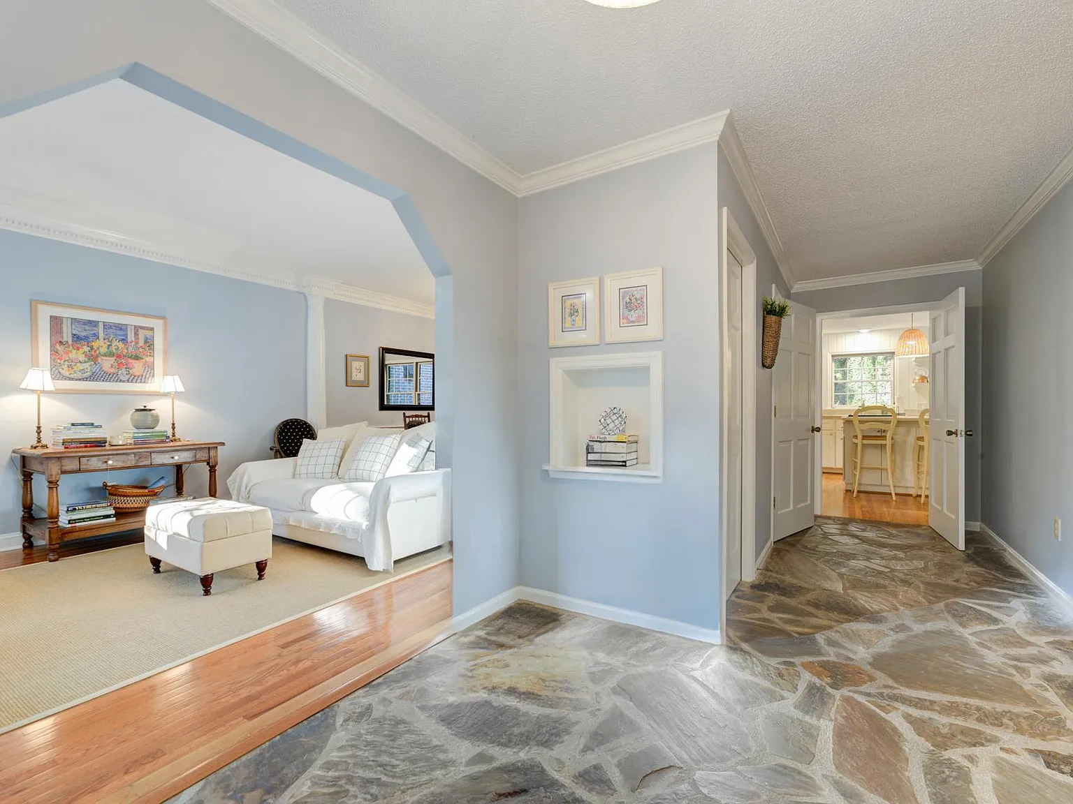 4 bed, 2925 sqft, $3,900 — Photo 3