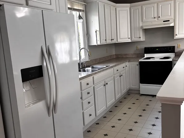 (undisclosed Address), Lowell, MA 01854