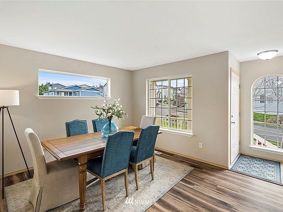 3rd image of 5709 47th St NE