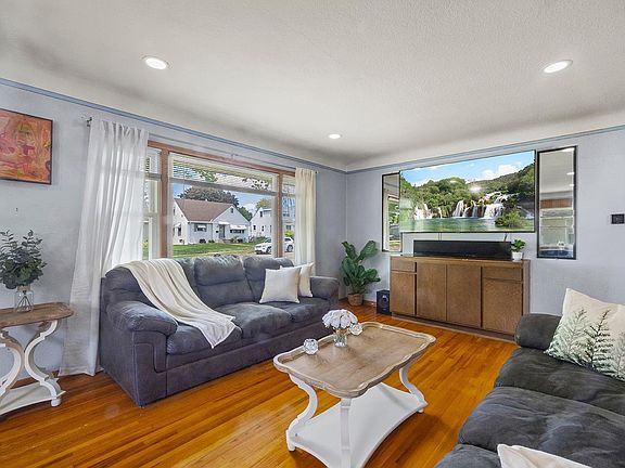 4th image of 831 2nd Ave S