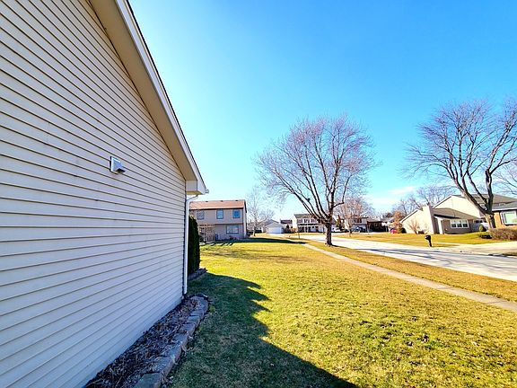 3rd image of 1112 Monroe Dr