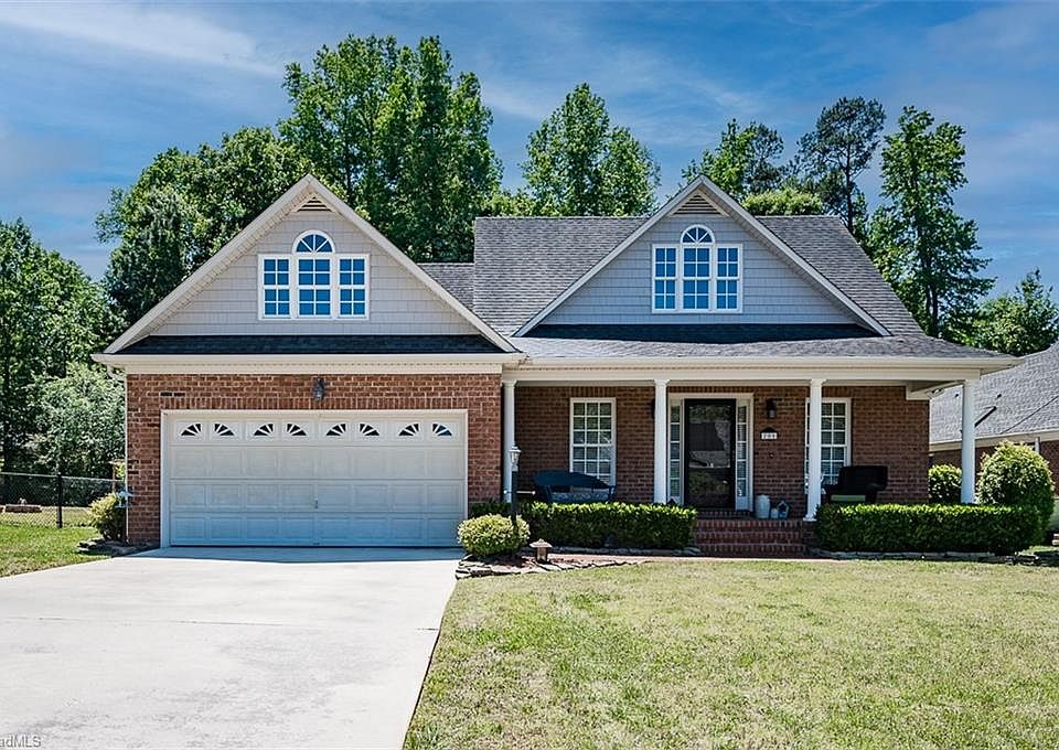 1st image of 205 Beauregard Ln