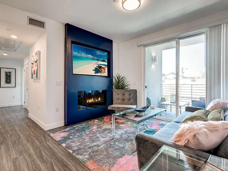 NOHO 55 Luxury Living — Photo 37