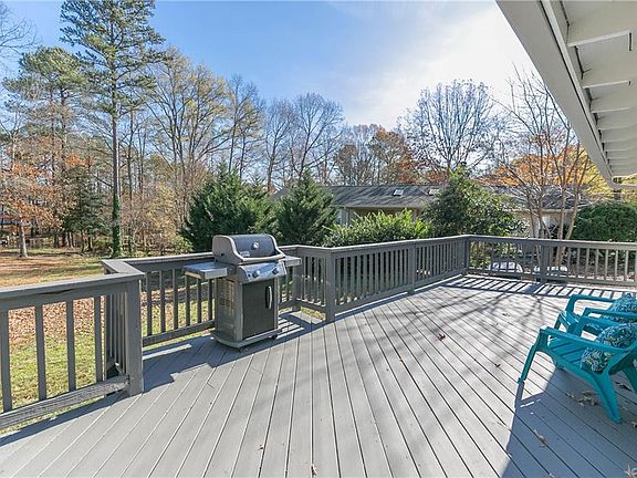 3rd image of 808 Lake Caroline Dr