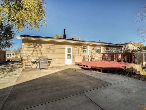 3rd image of 2310 Cameron Dr