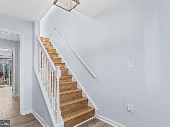 3rd image of 9420 Sea Breeze Ct