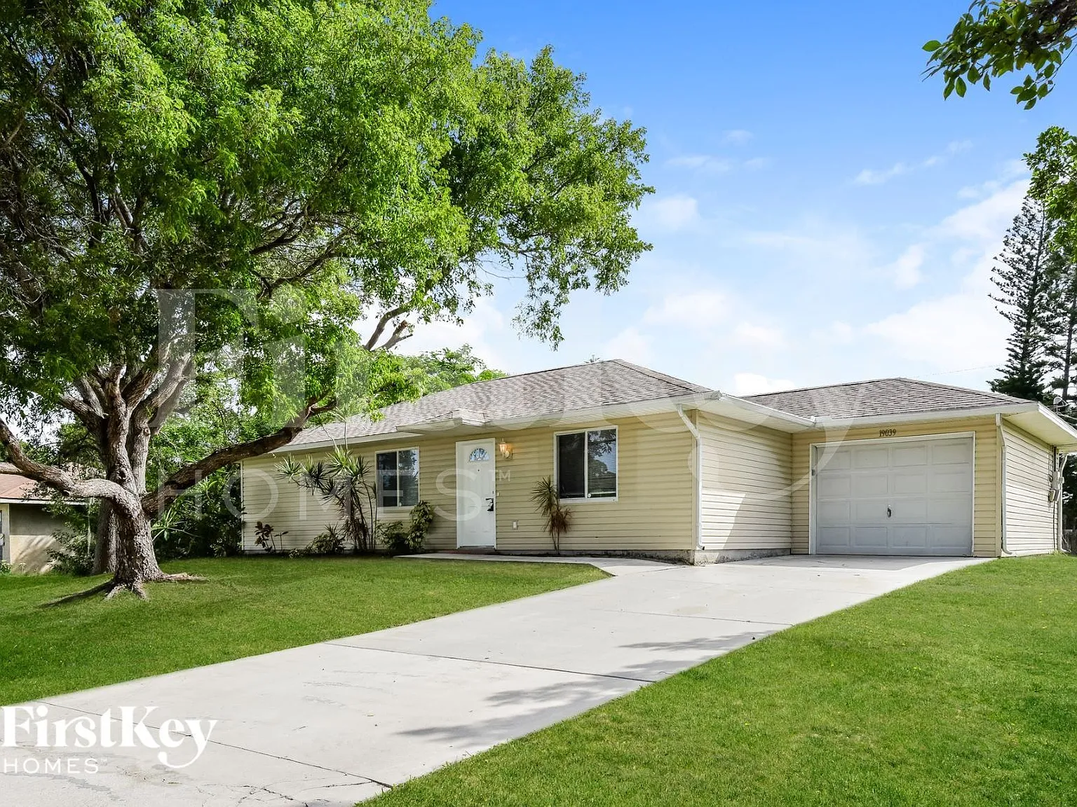 3 bed, 2.0 bath, 1107 sqft, $2,110 — Photo 2