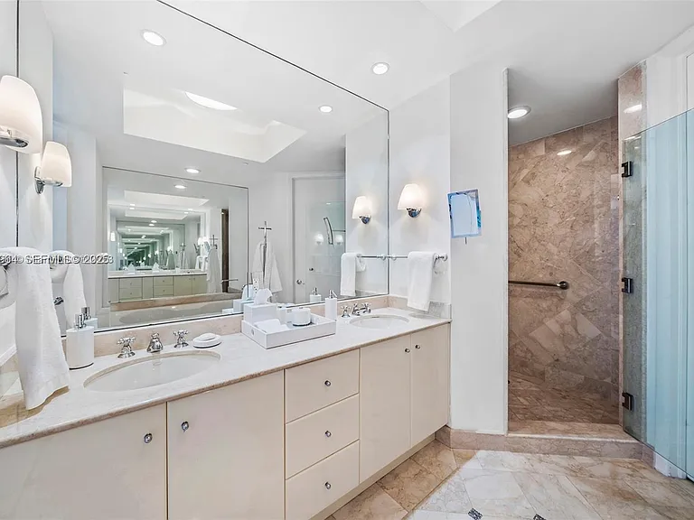 100 S Pointe Dr #1009 — Photo 12