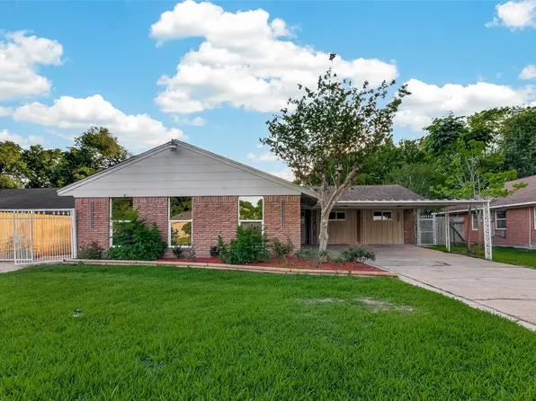 11206 Huggins Dr, Houston, TX 77035