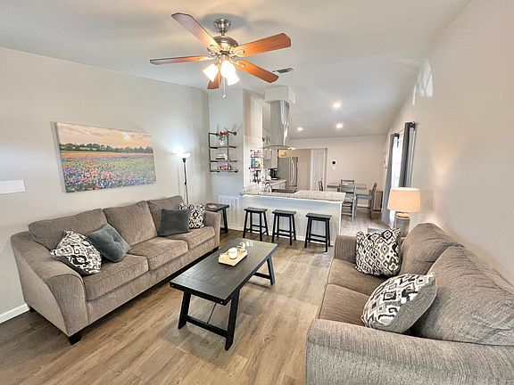 2nd image of 9839 Valley Villa