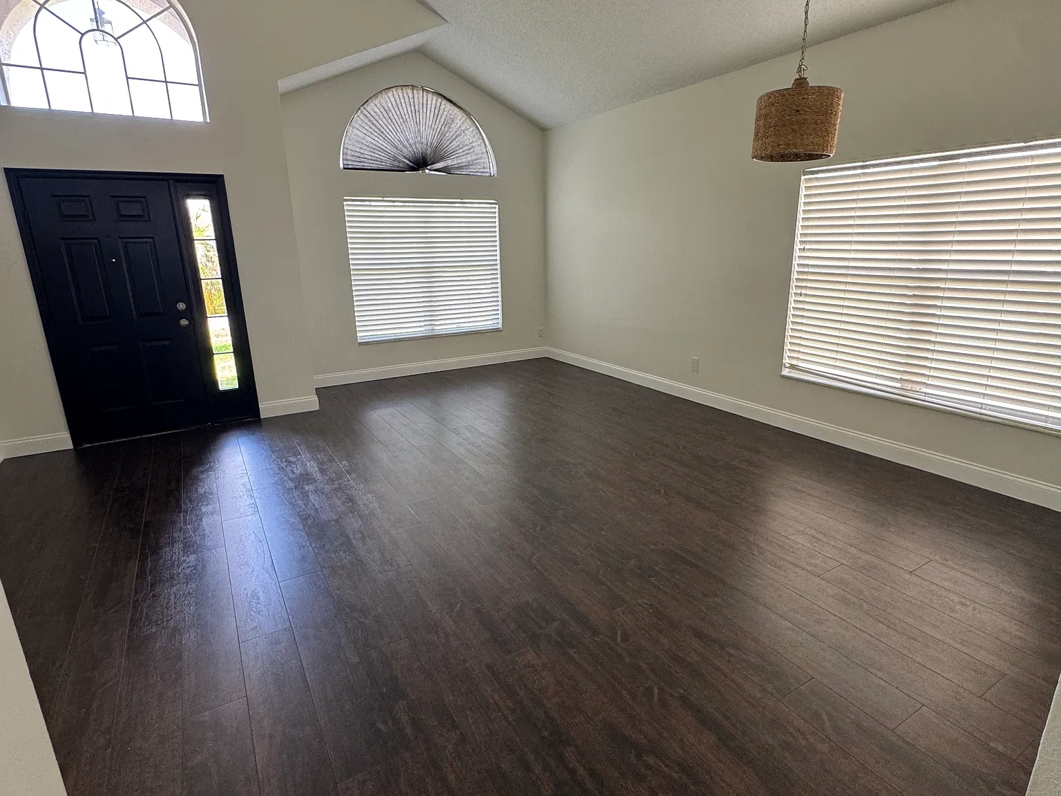 4 bed, 2.5 bath, 2323 sqft, $3,800 — Photo 3