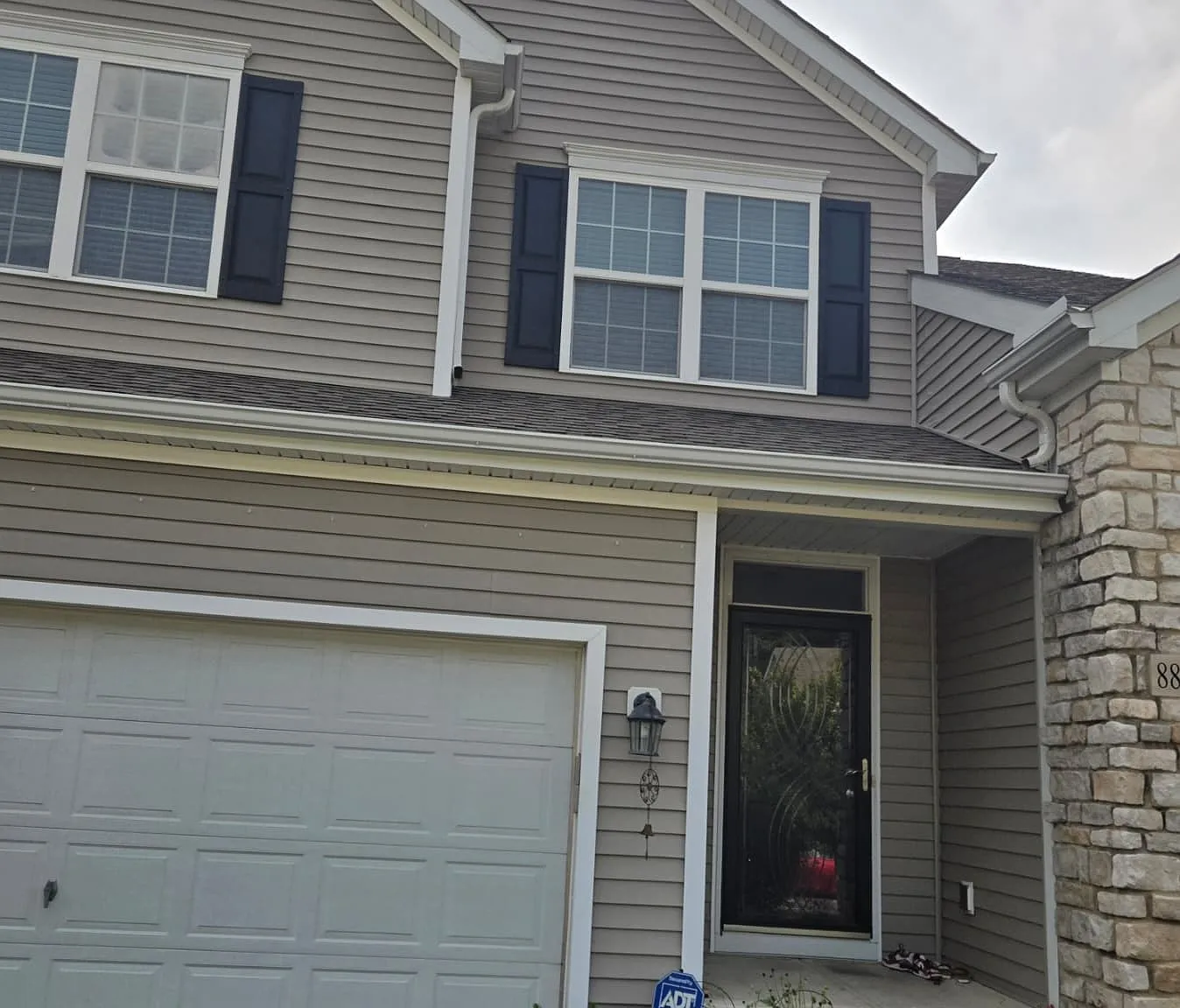 3 bed, 2.5 bath, 2403 sqft, $3,099 — Photo 3