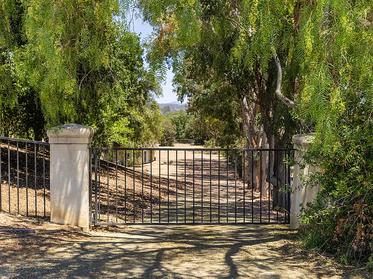 1626 Sky Dr — Photo 37