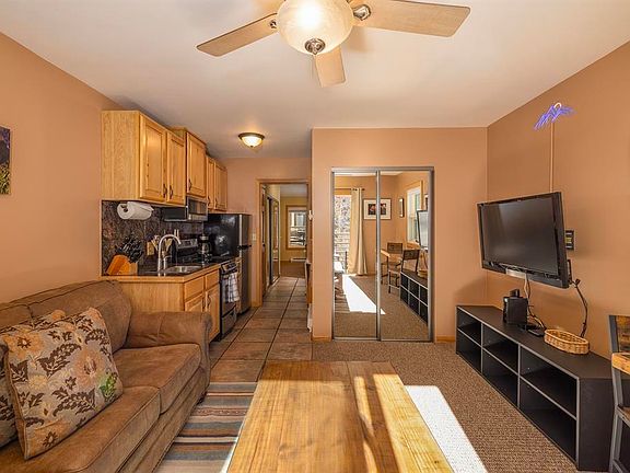 4th image of 651 W Pacific Avenue