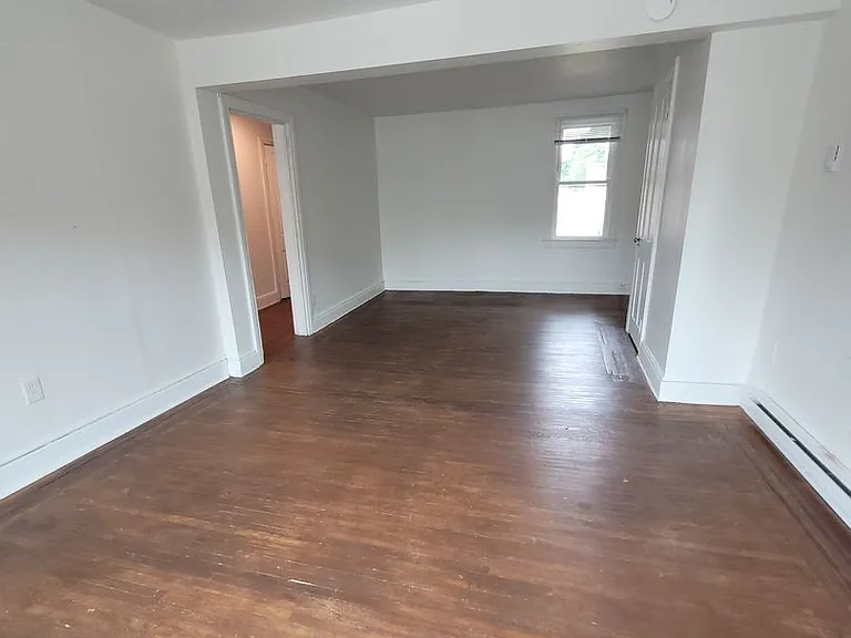 565 W Market St — Photo 22