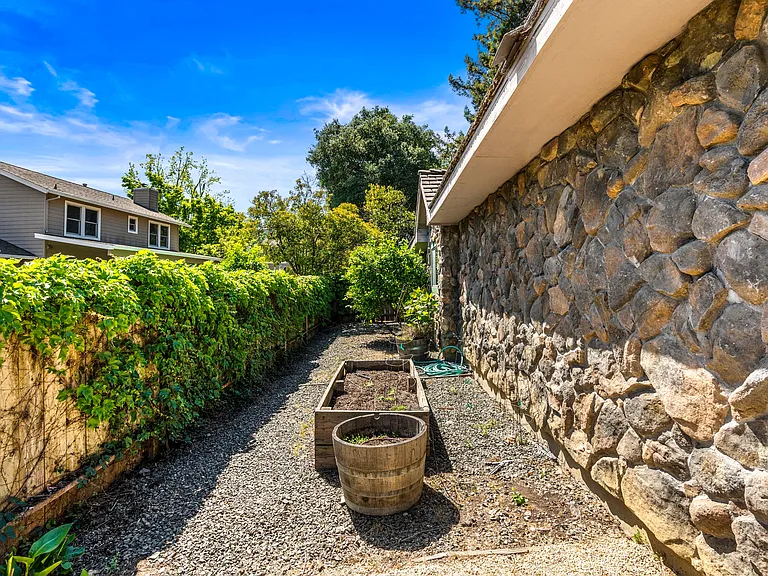 6578 Oak Leaf Ct — Photo 16