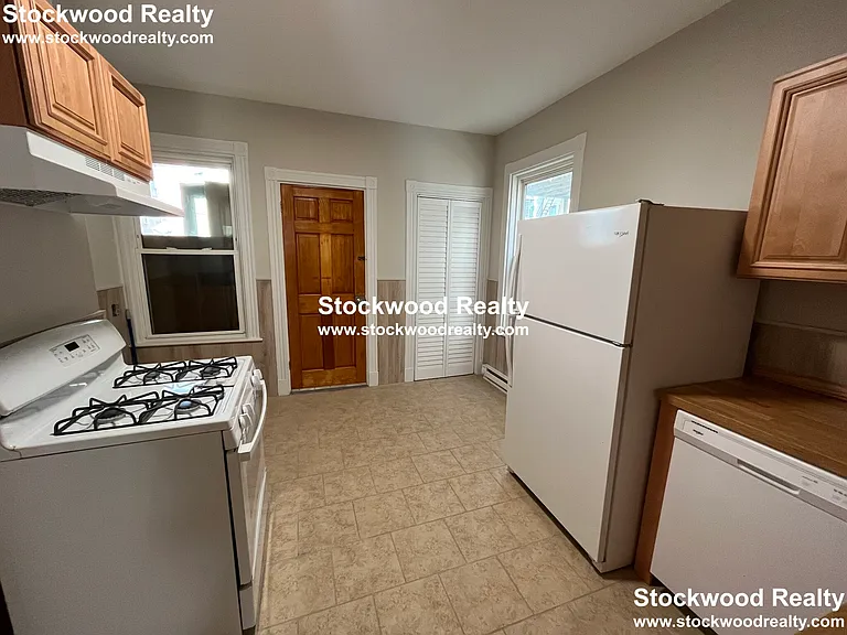 274 E Cottage St #1 — Photo 30