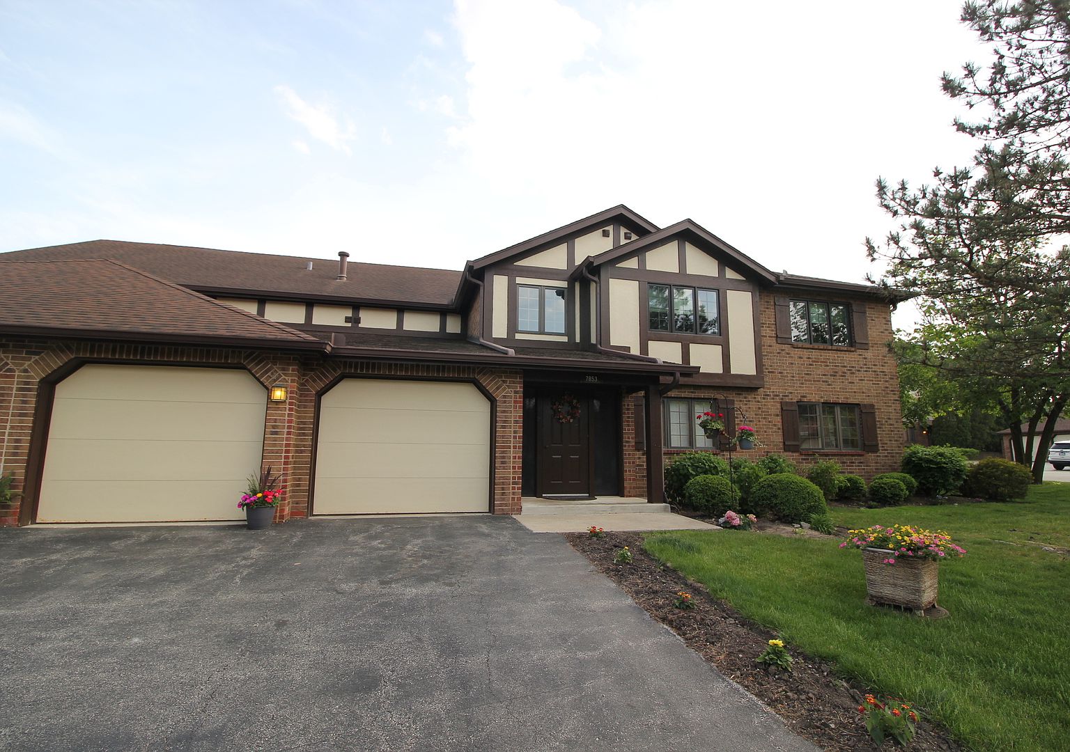 7853 W Oak Hills Ct APT 2DR