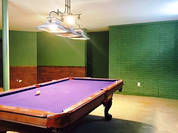 BASEMENT/GAME ROOM