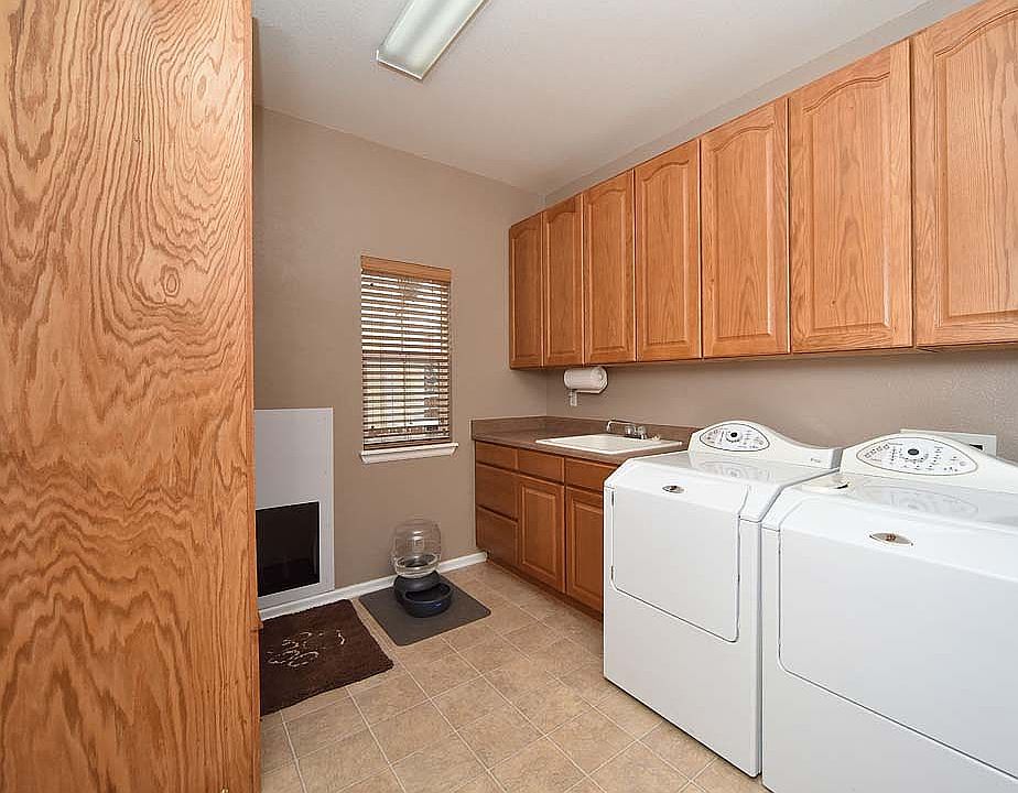 1st image of 20412 E Union Cir