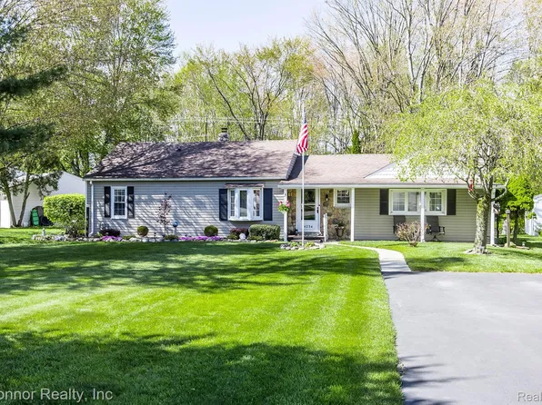 4234 Atkins Rd, Port Huron, MI 48060