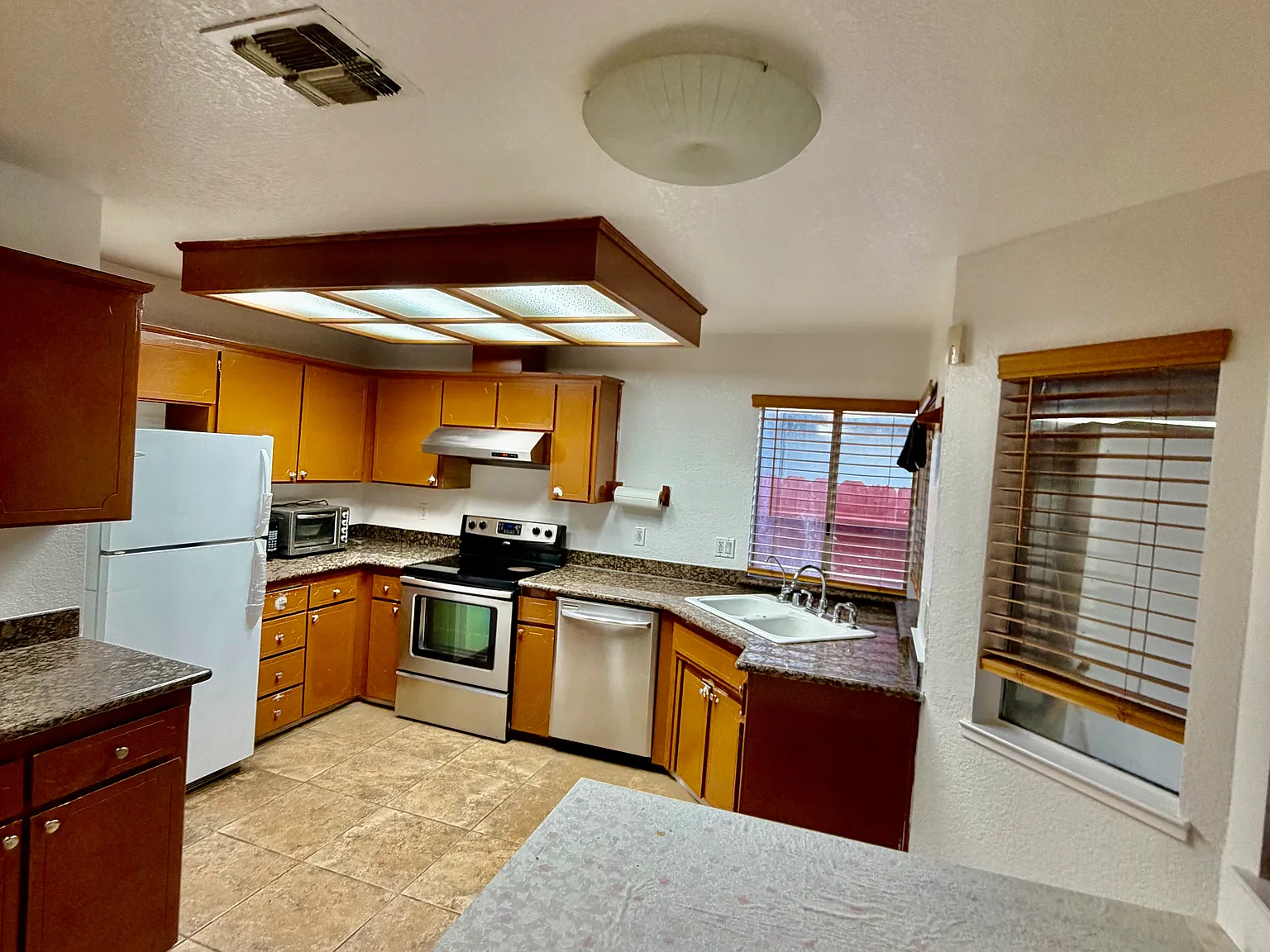 4 bed, 1516 sqft, $2,900 — Photo 4