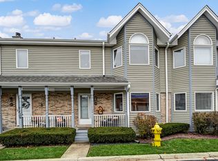 109 Meadowlark Dr #109, La Grange, IL 60525