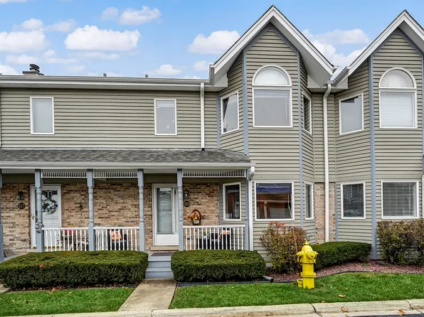 109 Meadowlark Dr #109, La Grange, IL 60525