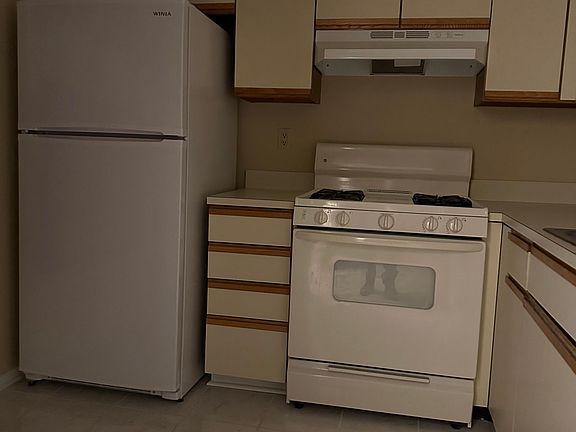 5th image of 1801A Denham Ct #1801