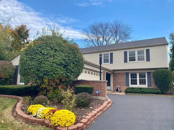 323 Powder Horn Dr, Northbrook, IL 60062
