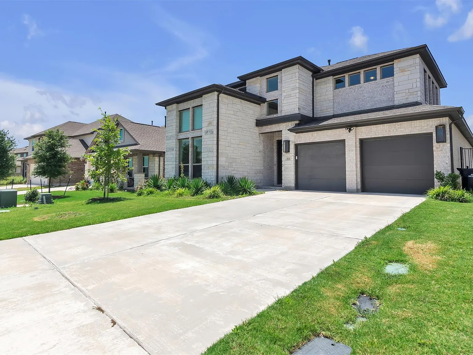 4 bed, 3.0 bath, 2621 sqft, $3,100 — Photo 2