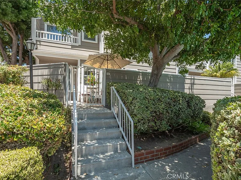 3966 Cochran St — Photo 1