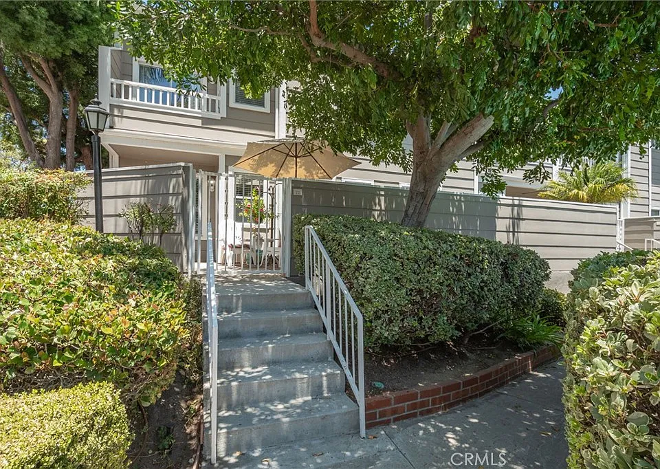 3966 Cochran St