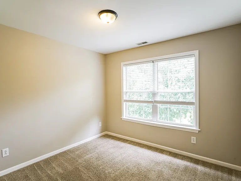 2817 Sutherland Dr — Photo 12