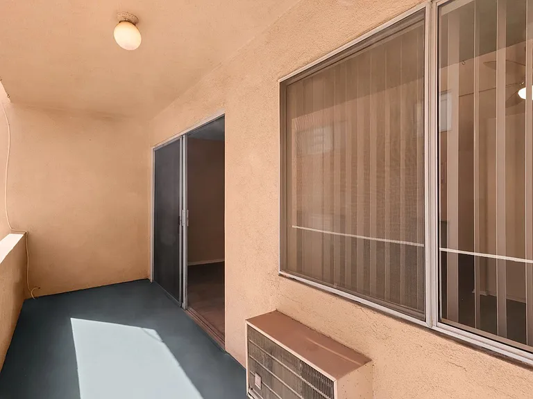 11677-11683 Goshen Ave. Los Angeles CA 90049 — Photo 4