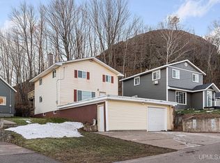 215 Hazel St, Ishpeming, MI 49849