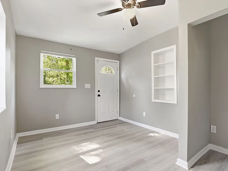 1200 Grady St — Photo 16