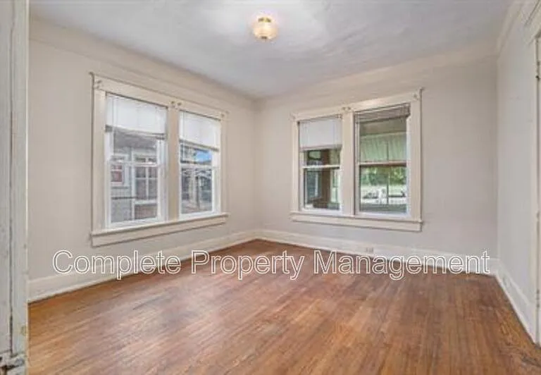 728 41st St — Photo 7