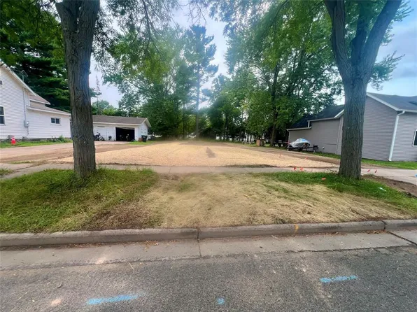 312 W 12th Avenue, Menomonie, WI 54751