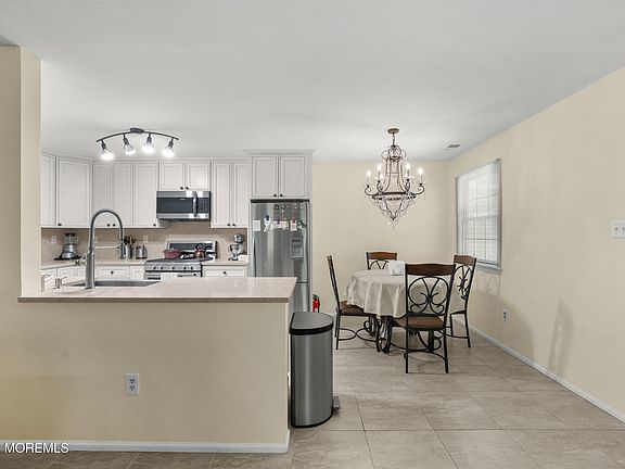 5th image of 471 Hawthorne Place