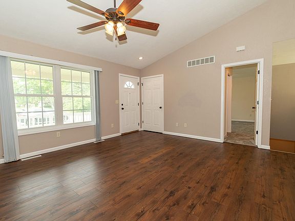 5th image of 56862 Moyer Ln