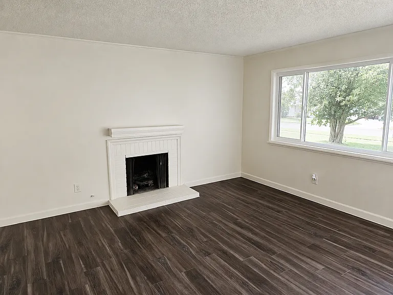 6641 Mitad Ct — Photo 8