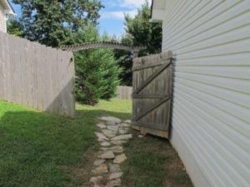 4th image of 236 Dogwood Glen Ln