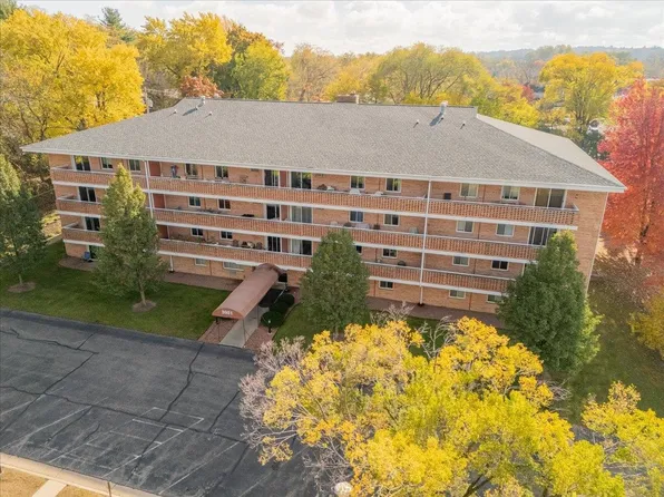 2051 Allen Blvd APT 402, Middleton, WI 53562