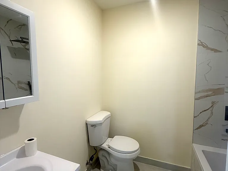 1667 E 18th St #2 — Photo 5