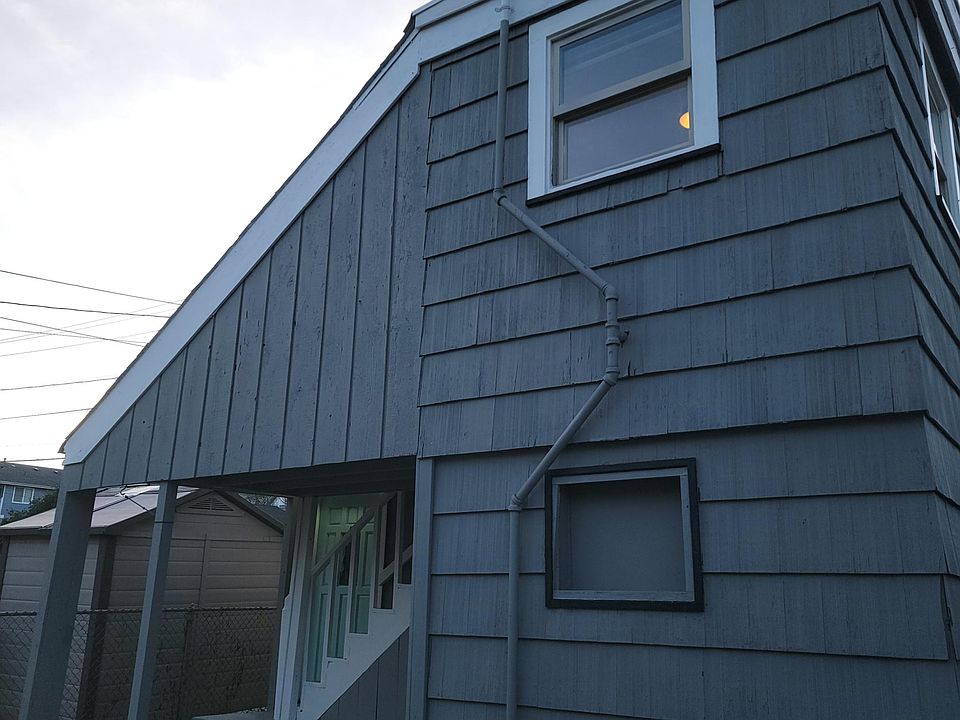 1st image of 3212 Oakes Ave SE