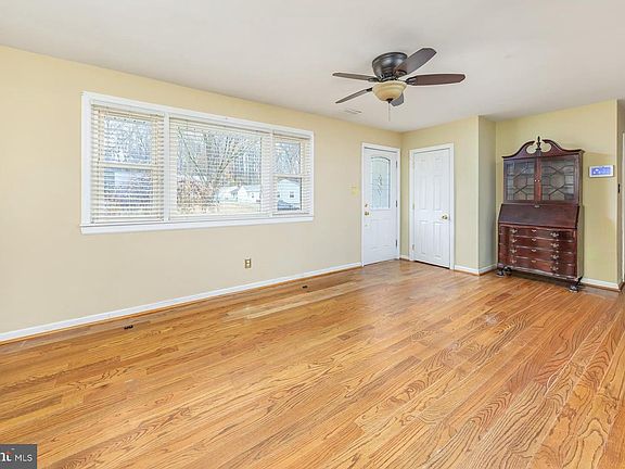 4th image of 161 Riggins Blvd