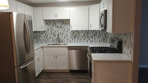 3rd image of 923 Shattuck Ln Unit 923